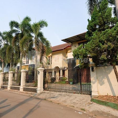 Sr Residence Near Mall Ciputra Cibubur Mitra Reddoorz Бекаси Экстерьер фото