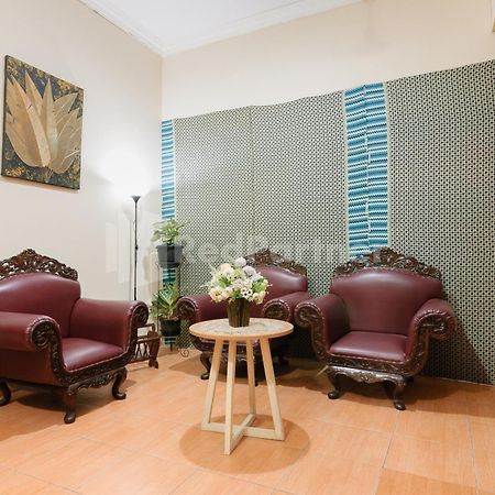 Sr Residence Near Mall Ciputra Cibubur Mitra Reddoorz Бекаси Экстерьер фото