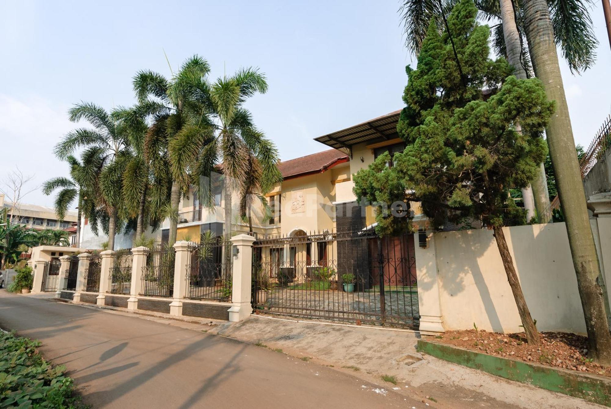 Sr Residence Near Mall Ciputra Cibubur Mitra Reddoorz Бекаси Экстерьер фото