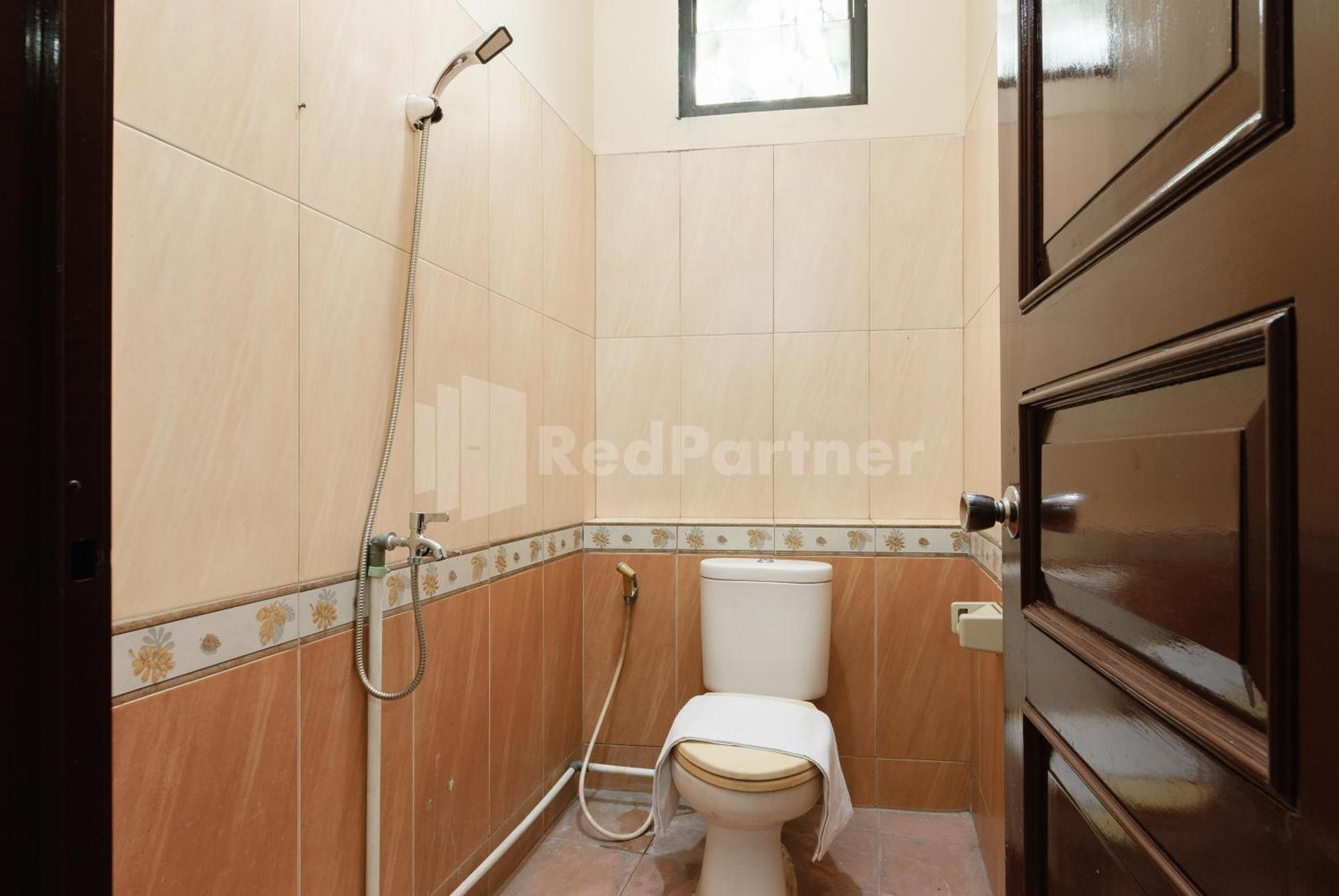 Sr Residence Near Mall Ciputra Cibubur Mitra Reddoorz Бекаси Экстерьер фото